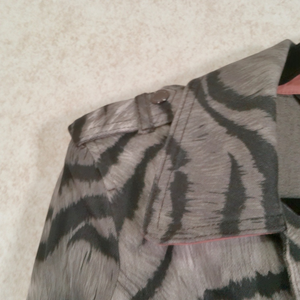 NWT White House Black Market Tiger Contrast Jacket, Zips Snaps & Belted SZ8 - Picture 8 of 16